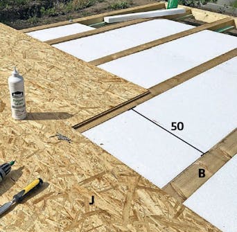 Isoleret anneks: EPS-plader lægges mellem strøer til isoleret skur Isoleret anneks: EPS-plader lægges mellem strøer til isoleret skur